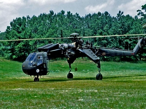 Helicopter, Sikorsky CH-54 Tarhe, carrying